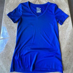 Nike Women's V Neck T Shirt  Short Sleeve Athletic Cut Size S